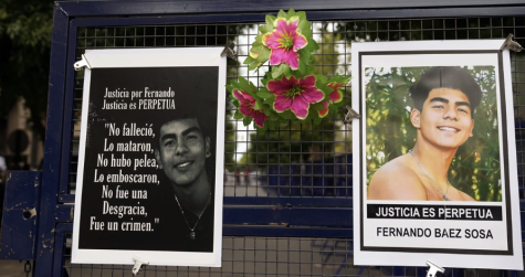 Flowers and posters in front of the courts of Dolores, to ask for justice for the crime of Fernando Baez Sosa. Photo by: Maxi Failla